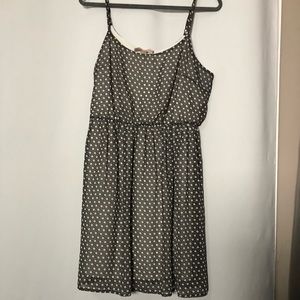 White and black dress with pattern